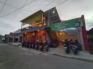 Lesehan Warung Bamboe Kebumen in Kebumen, indonesia
