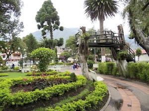 Palomino Flores (Central Park) in Banos, ecuador