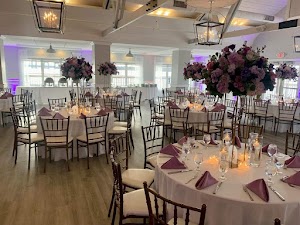 The Cove Restaurant & Marina in Fall river, united states