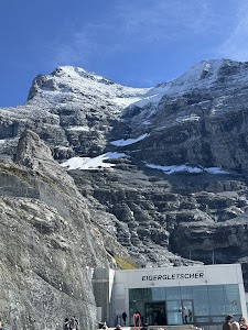 Jungfrau mit Eiger und Mönch-Aletschgletscher-Bietschhorn in Lauterbrunnen, switzerland