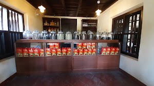 1980's A Nostalgic Restaurant in Padinjarathara, india