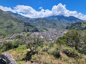 La Virgen in Banos, ecuador