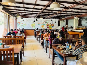 India gate Restaurant Vythiri in Padinjarathara, india