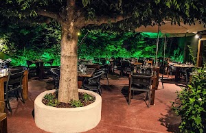 PLAN B - Cuisine & Art Café in Hyères, france