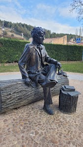 Escultura Gustavo Adolfo Bécquer in Soria, spain